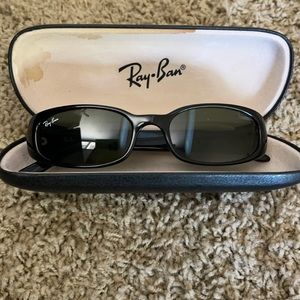 Ray Ban black 90s sunglasses